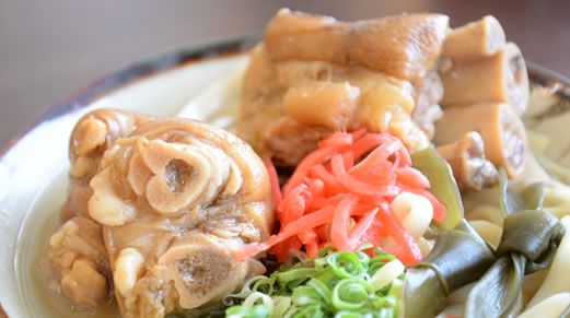 沖縄そば 麺へのこだわり平打ち麺