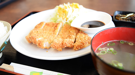 名護市レストラン とんかつ定食、カレーライス